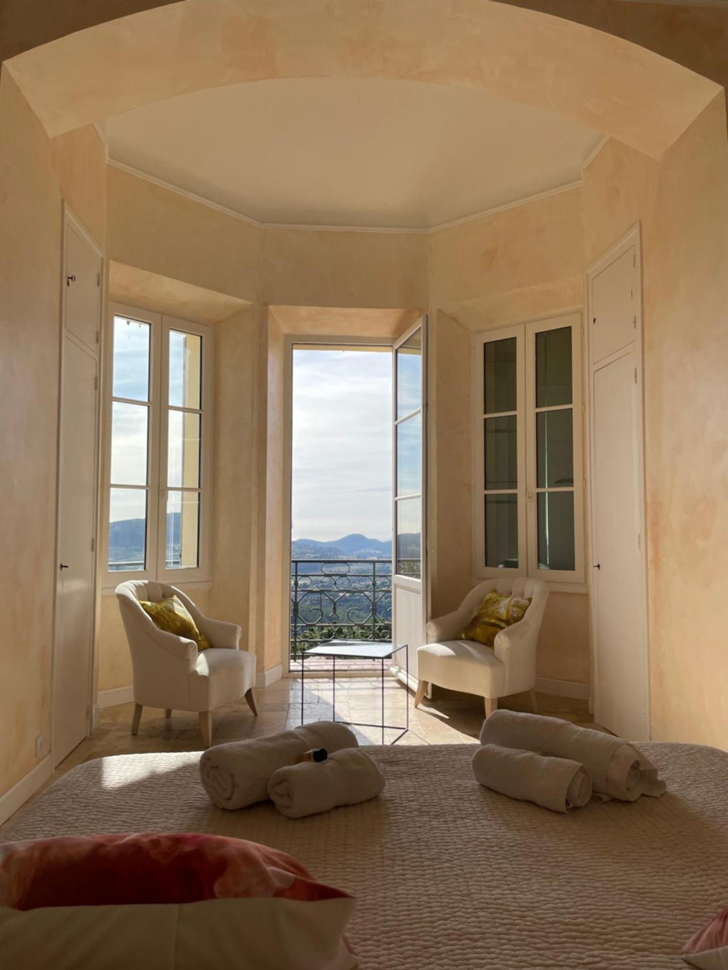 Le Chateau Des Costes Ле Кастеле Екстериор снимка